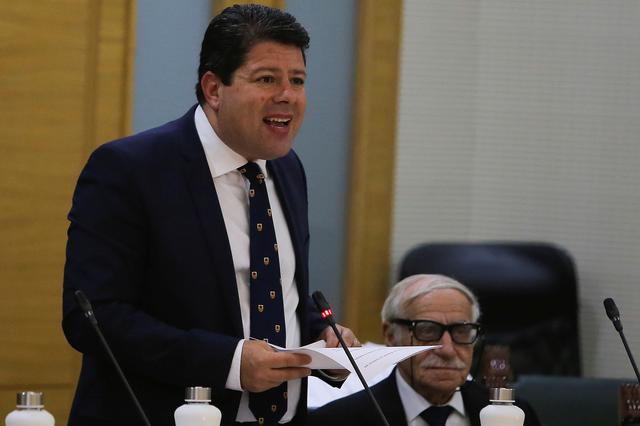 FILE PHOTO: Gibraltar's Chief Minister Fabian Picardo delivers a statement at parliament in the British overseas territory of Gibraltar, historically claimed by Spain, November 22, 2018.    REUTERS/Jon Nazca/File Photo