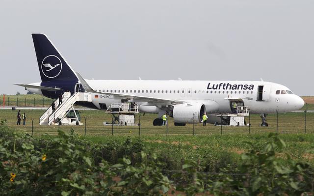 Authorities at Nikola Tesla Airport respond to a possible bomb threat to a Lufthansa Airbus A320neo plane in Belgrade, Serbia July 18, 2019. REUTERS/Djordje Kojadinovic