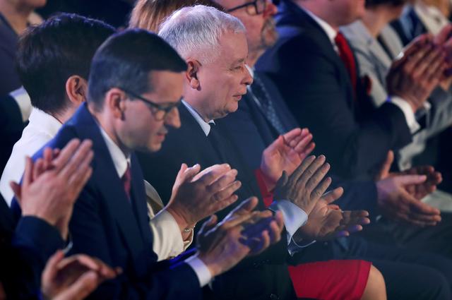 FILE PHOTO: Poland's Law and Justice (PiS) leader Jaroslaw Kaczynski and Poland's Prime Minister Mateusz Morawiecki applaud as they attend a Law and Justice (PiS) party convention ahead of the EU election, in Krakow, Poland May 19, 2019. REUTERS/Kacper Pempel/File Photo
