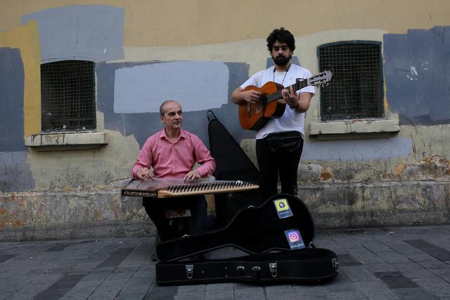 FILE PHOTO: Syrian musicians, refugees from Aleppo, perform in central Istanbul, Turkey, June 20, 2019. REUTERS/Cansu Alkaya