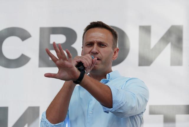 FILE PHOTO: Russian opposition leader Alexei Navalny addresses demonstrators during a rally in support of independent candidates for elections to Moscow City Duma, the capital's regional parliament, in Moscow, Russia July 20, 2019. REUTERS/Shamil Zhumatov