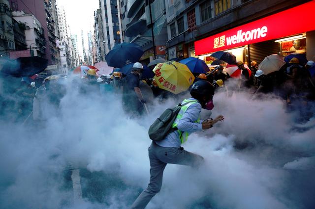 Demonstrators clash with police during a protest against police violence during previous marches, near China's Liaison Office, Hong Kong, China July 28, 2019. REUTERS/Edgar Su