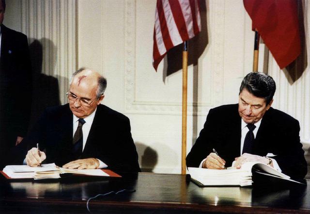 FILE PHOTO: U.S. President Ronald Reagan (R) and Soviet President Mikhail Gorbachev sign the Intermediate-Range Nuclear Forces (INF) treaty in the White House December 8 1987. REUTERS//File Photo