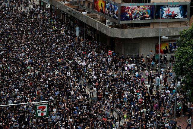 Anti-extradition bill protesters march at Mongkok, in Hong Kong, China, August 3, 2019. REUTERS/Tyrone Siu
