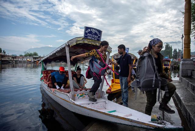 Foreign tourists disembark from a boat on the banks of Dal Lake as they prepare to leave Srinagar August 3, 2019. REUTERS/Stringer NO ARCHIVES. NO RESALES.