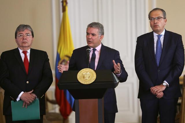 Colombia's President Ivan Duque speaks during a news conference, next to Colombia's Foreign Minister Carlos Holmes Trujillo and Colombian Inspector General Fernando Carrillo at the Presidential Palace in Bogota, Colombia August 5, 2019. REUTERS/Luisa Gonzalez