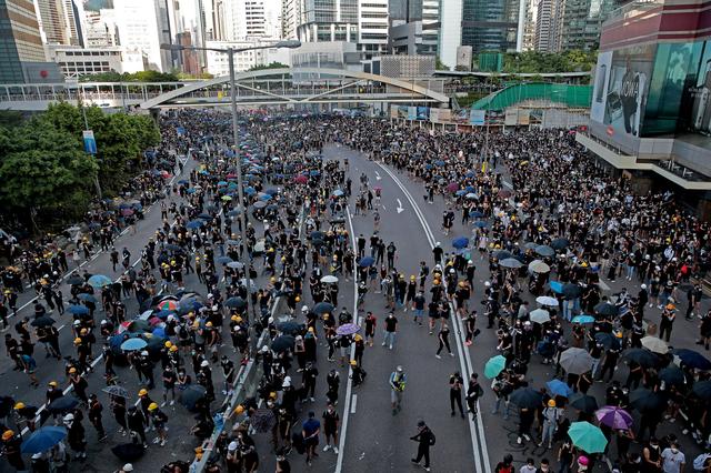 FILE PHOTO: Demonstrators gather as Hong Kong police fire tear gas in Hardcourt Road, Admiralty, in Hong Kong, China, August 5, 2019. REUTERS/Eloisa Lopez