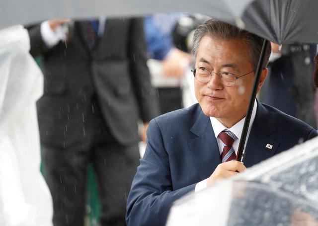 FILE PHOTO: South Korean President Moon Jae-in arrives ahead of the G20 leaders summit in Osaka, Japan June 27, 2019. REUTERS/Jorge Silva/File Photo