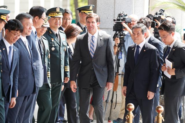 U.S. Secretary of Defense Mark Esper walks with South Korean Defence Minister Jeong Kyeong-doo as his arrives at the Defense Ministry in Seoul, South Korea, August 9, 2019. Jeon Heon-Kyun/Pool via REUTERS