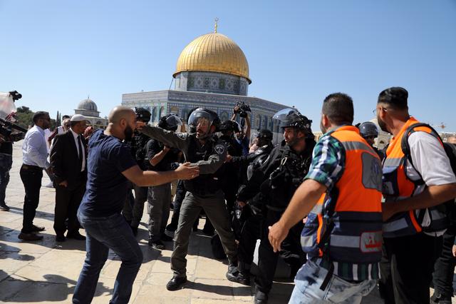 The Dome of the Rock is seen in the background as Israeli police clash with Palestinian worshippers on the compound known to Muslims as Noble Sanctuary and to Jews as Temple Mount as Muslims mark Eid al-Adha, in Jerusalem's Old City August 11, 2019. REUTERS/Ammar Awad