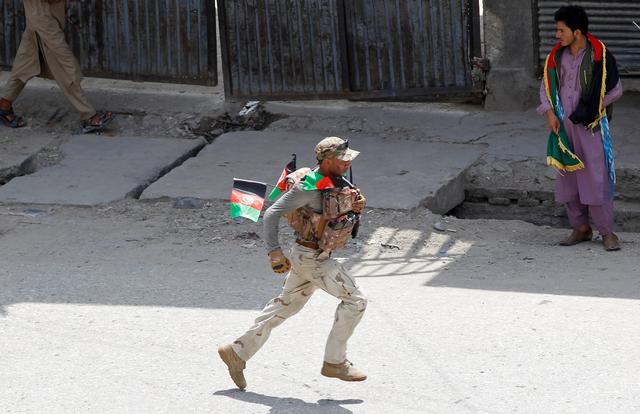 A member of Afghan security forces runs after a blast in Jalalabad, Afghanistan August 19, 2019. REUTERS/Parwiz