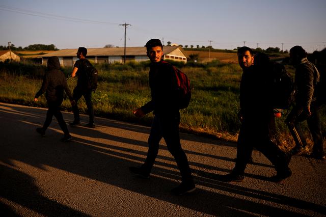 FILE PHOTO: A group of Syrian refugees who crossed the Evros river, the natural border between Greece and Turkey, walk towards the city of Didymoteicho, Greece, April 30, 2018. REUTERS/Alkis Konstantinidis/File Photo