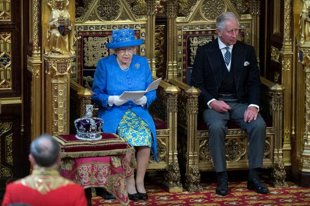 FILE PHOTO: Britain's Queen Elizabeth delivers the Queen's Speech during the State Opening of Parliament in central London, Britain June 21, 2017. REUTERS/Stefan Rousseau/Pool/File Photo