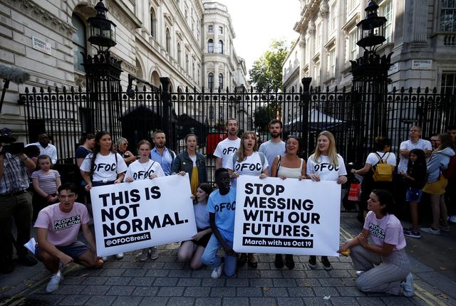 Anti- Brexit protestors hold placards outside Downing Street in London, Britain August 28, 2019. REUTERS/Henry Nicholl
