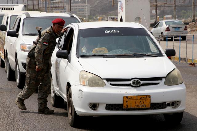 FILE PHOTO: A southern separatist fighter mans a checkpoint in Aden, Yemen August 29, 2019. REUTERS/Fawaz Salman/File Photo