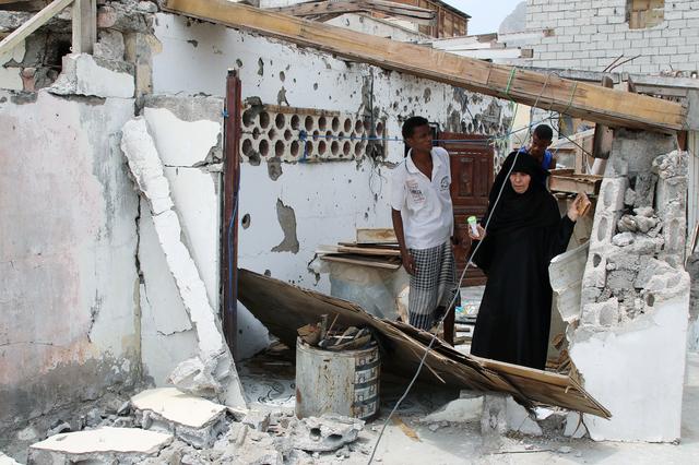 FILE PHOTO: A woman checks her house damaged during clashes between separatists and government forces in Aden, Yemen August 13, 2019. REUTERS/Fawaz Salman/File Photo