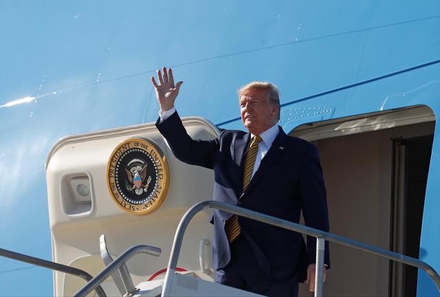 U.S. President Donald Trump disembarks from Air Force One at Los Angeles International Airport in Los Angeles, California on September 17, 2019.  REUTERS/Tom Brenner