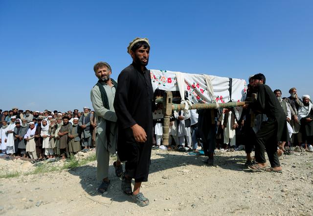Men carry a coffin of one of the victims after a drone strike, in Khogyani district of Nangarhar province, Afghanistan September 19, 2019.REUTERS/Parwiz