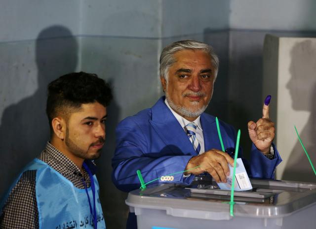 Afghan presidential candidate Abdullah Abdullah poses as he casts his vote at a polling station in Kabul, Afghanistan September 28, 2019. REUTERS/Omar Sobhani