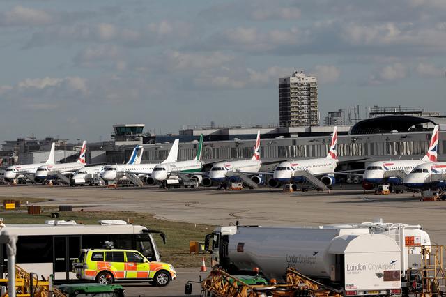 FILE PHOTO: Passenger jets stand on the runway of London City Airport, in London, Britain February 12, 2018. REUTERS/Simon Dawson/File Photo