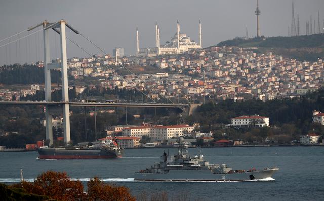 FILE PHOTO: The Russian Navy's landing ship Azov sails in the Bosphorus, on its way to the Mediterranean Sea, in Istanbul, Turkey, November 23, 2019. REUTERS/Murad Sezer
