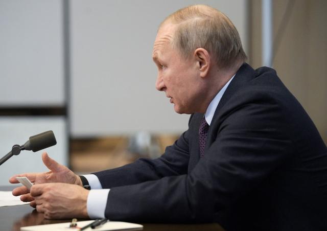 FILE PHOTO: Russian President Vladimir Putin chairs a meeting in Yalta, Crimea January 10, 2020. Sputnik/Alexei Druzhinin/Kremlin via REUTERS 