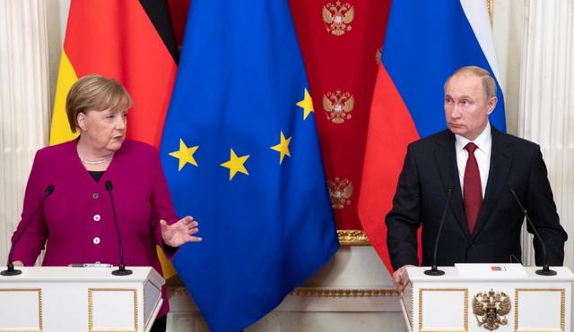 Russian President Vladimir Putin and German Chancellor Angela Merkel hold a joint news conference in the Kremlin in Moscow, Russia, January 11, 2020. Pavel Golovkin/Pool via REUTERS