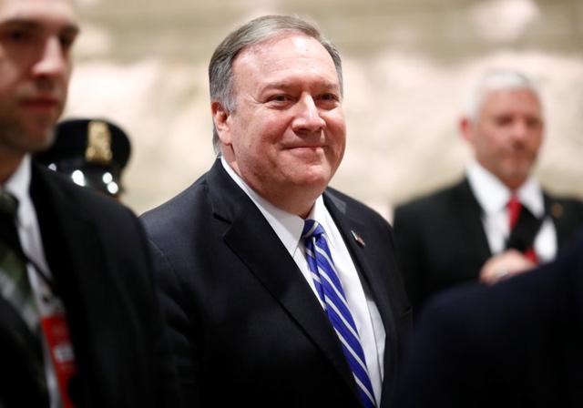 U.S. Secretary of State Mike Pompeo arrives to brief members of the U.S. Senate on developments with Iran after attacks by Iran on U.S. forces in Iraq, at the U.S. Capitol in Washington, U.S., January 8, 2020. REUTERS/Tom Brenner