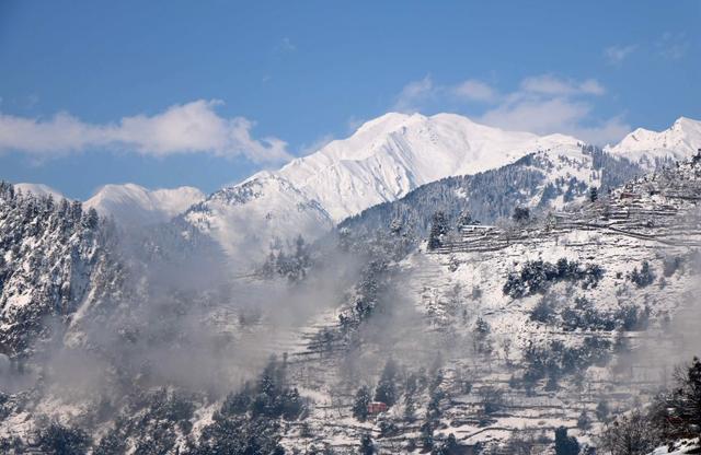 A general view of snow-covered mountains after a heavy snowfall in Neelum Valley near the Line of Control (LoC), Pakistan, January 14, 2020. REUTERS/M. Saif ul Islam 