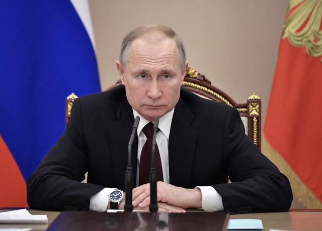 FILE PHOTO: Russian President Vladimir Putin chairs a meeting with members of the government in Moscow, Russia, February 5, 2020. Sputnik/Aleksey Nikolskyi/Kremlin via REUTERS 