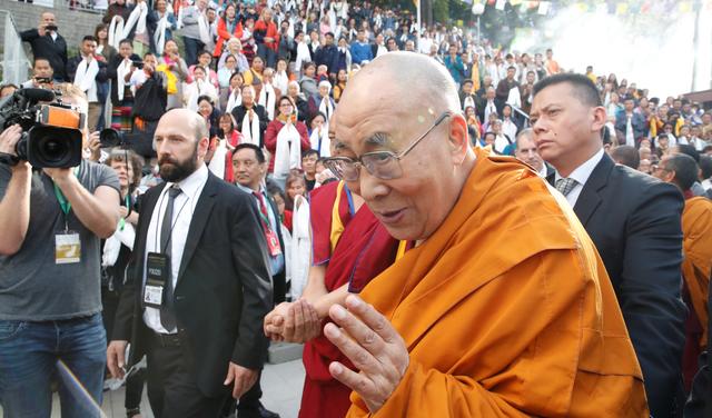 FILE PHOTO: Tibetan spiritual leader the Dalai Lama arrives for his visit to the Tibet Institute Rikon in Rikon, Switzerland September 21, 2018.  REUTERS/ Arnd Wiegmann
