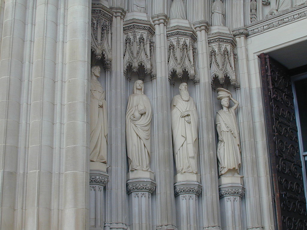 1024px-South_portal_sculpture_Washington_National_Cathedral.jpg
