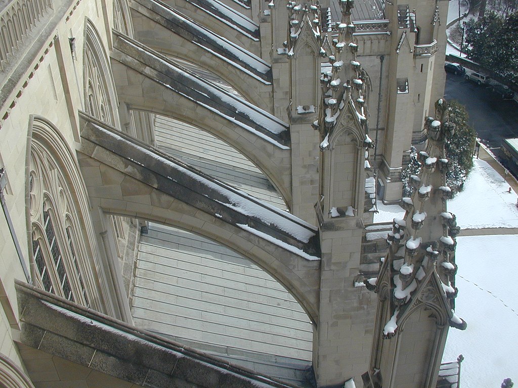 1024px-Buttresses_The_Washington_National_Cathedral.jpg