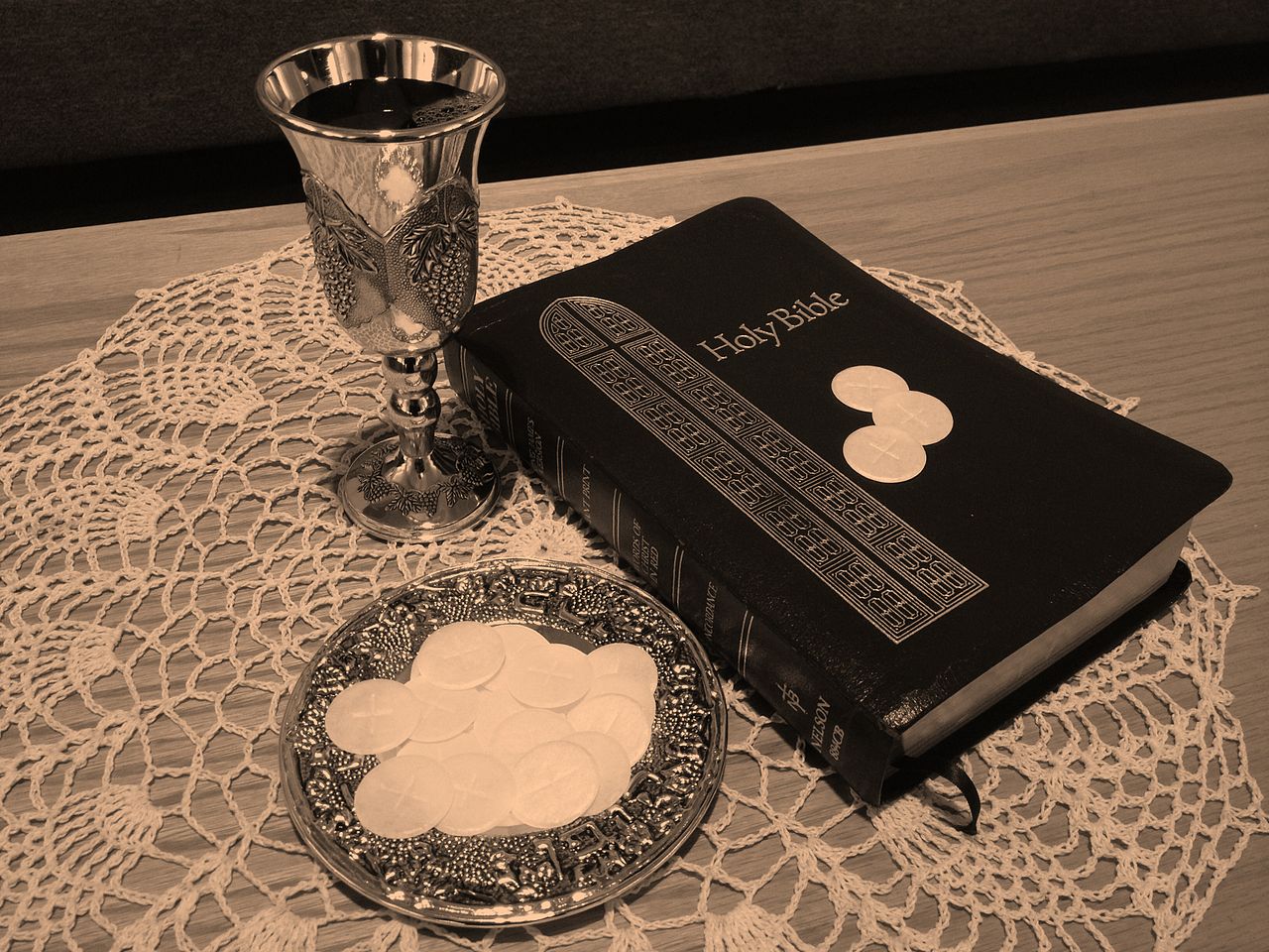 1280px-Lord%27s_Supper_sepia.jpg