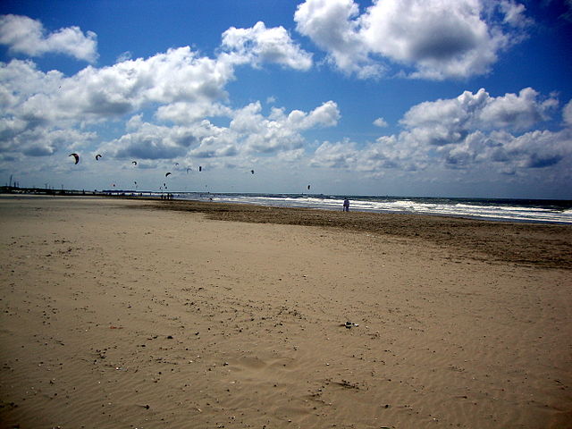 640px-Wijk_aan_Zee_Beach_2.jpg