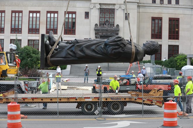 5954f4aa-e7f4-4880-9973-41bca5ef8f35-3_Columbus_Statue_removed_at_City_Hall_DCIII_01.jpg